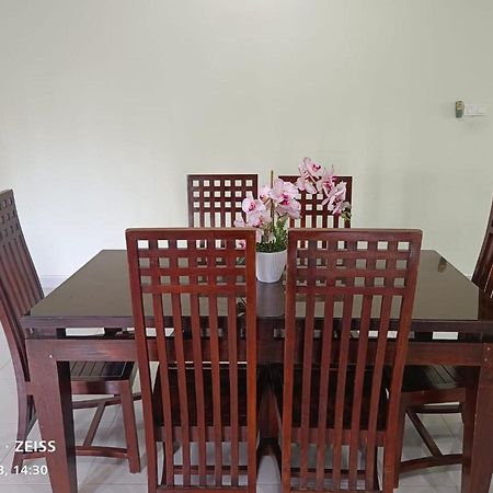 Homestay Yasmeen Marang Luaran gambar